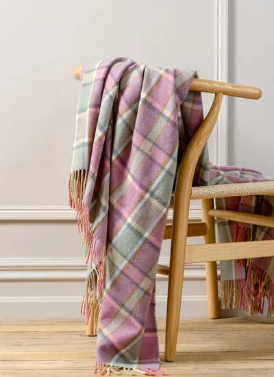 Strawberry Clover Lambswool Throw