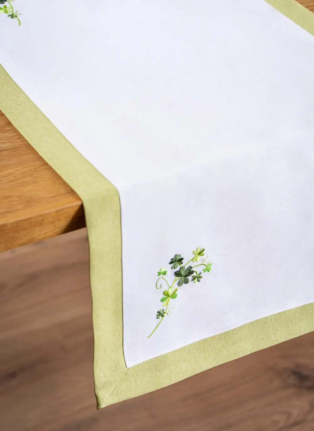 table runner on table with crystal bowl, detail view