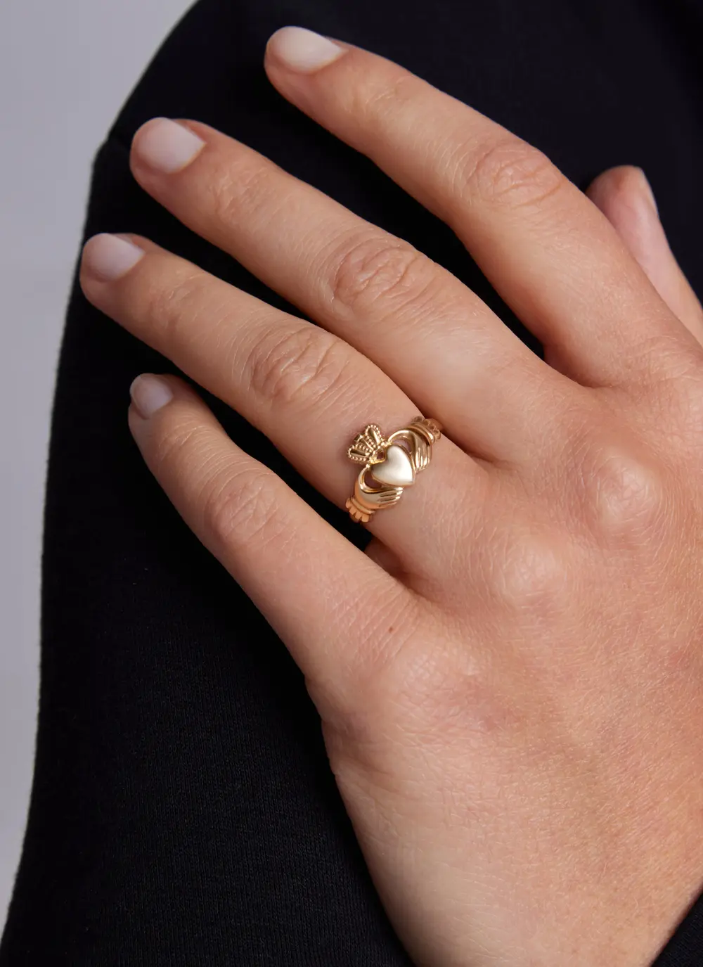 Ladies 10ct Gold Claddagh Ring