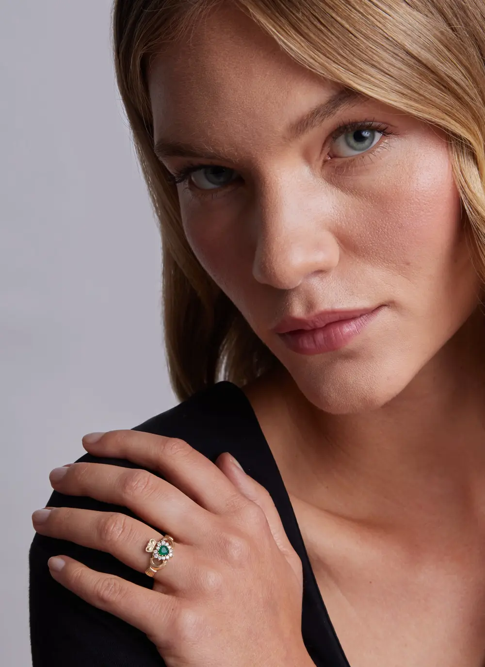 10ct Gold Green Agate Claddagh Ring