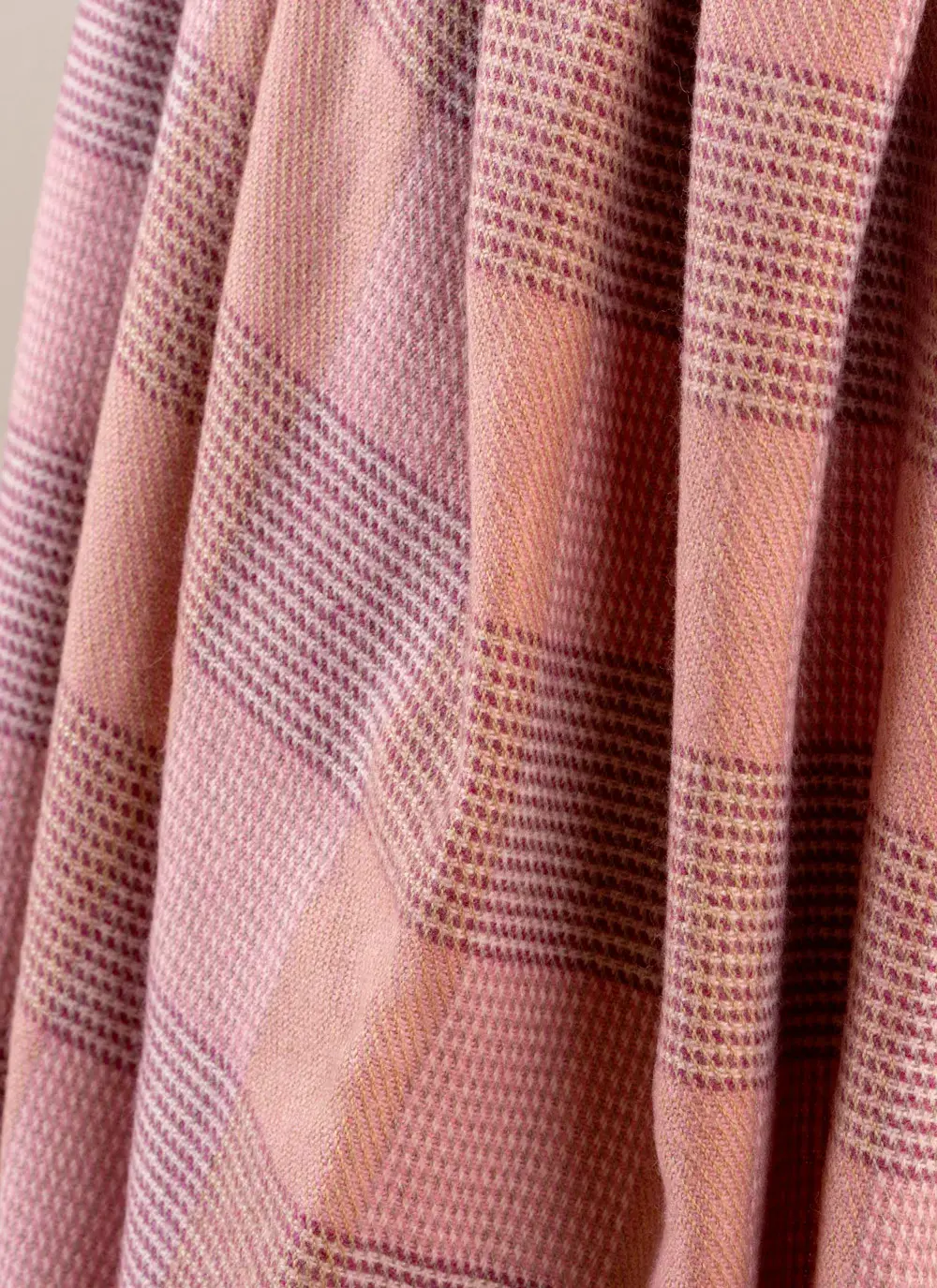 Saoirse Pink Supersoft Lambswool Throw
