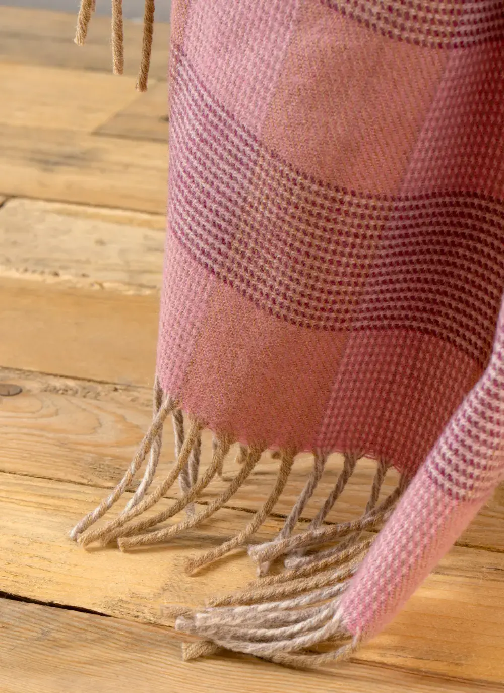 Saoirse Pink Supersoft Lambswool Throw