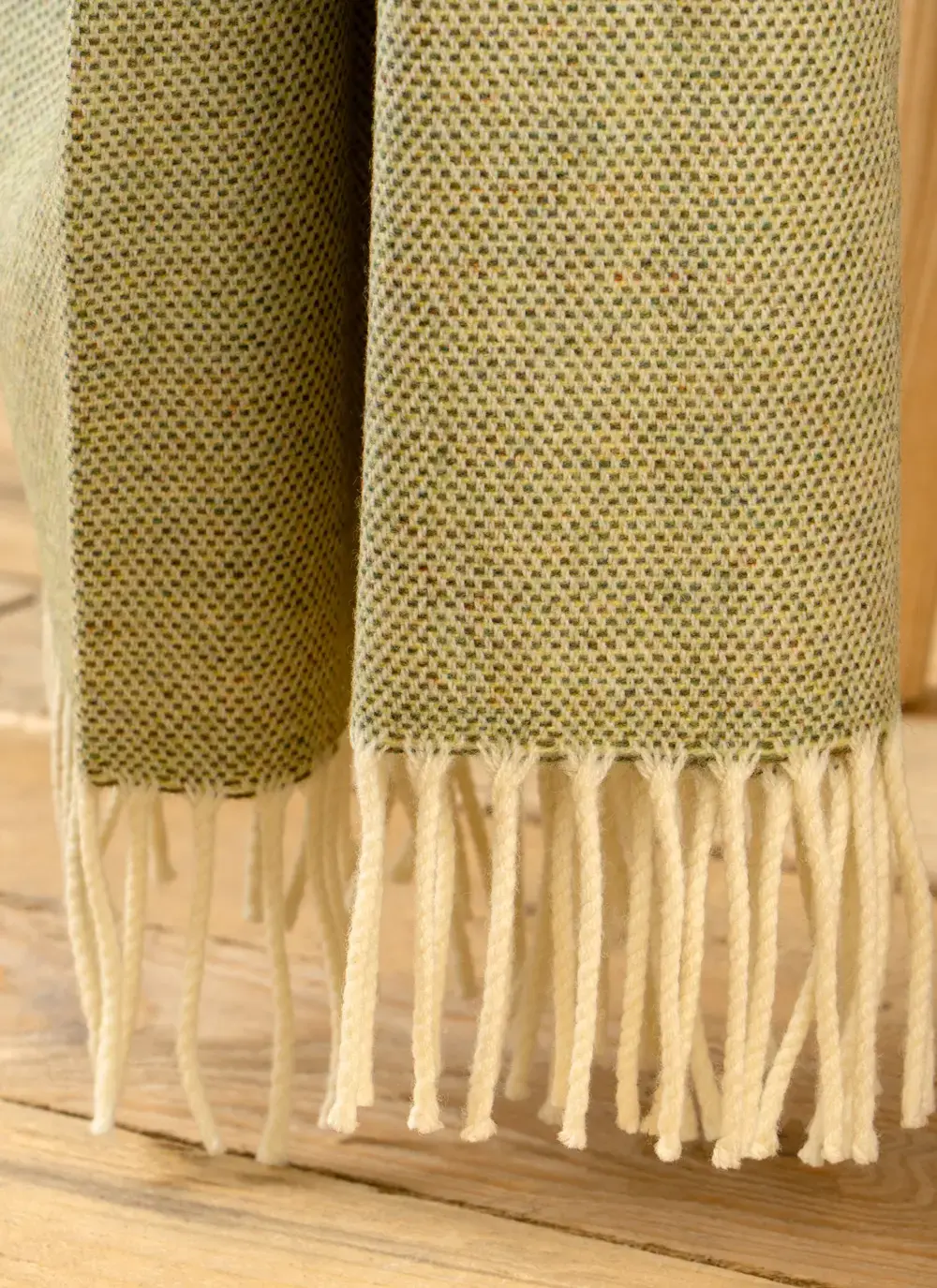 Spotted Green Supersoft Lambswool Throw