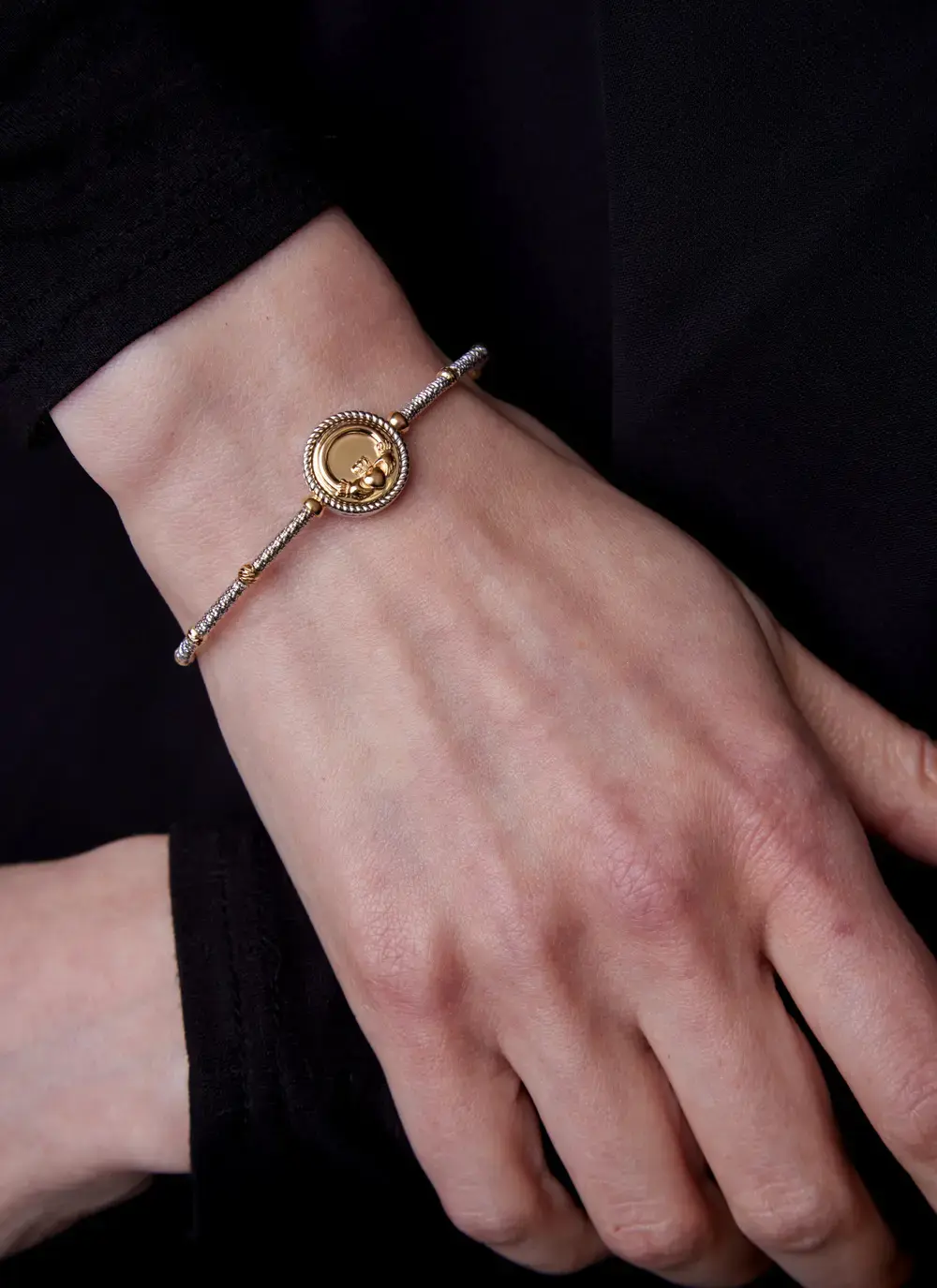 Claddagh Bangle 