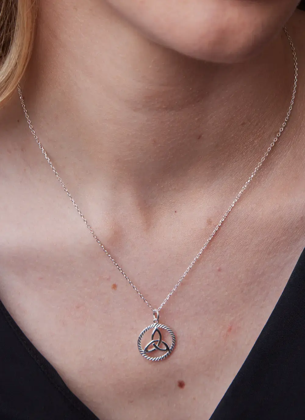 Delicate Trinity Knot Pendant in Sterling Silver With Twisted Rope Pattern