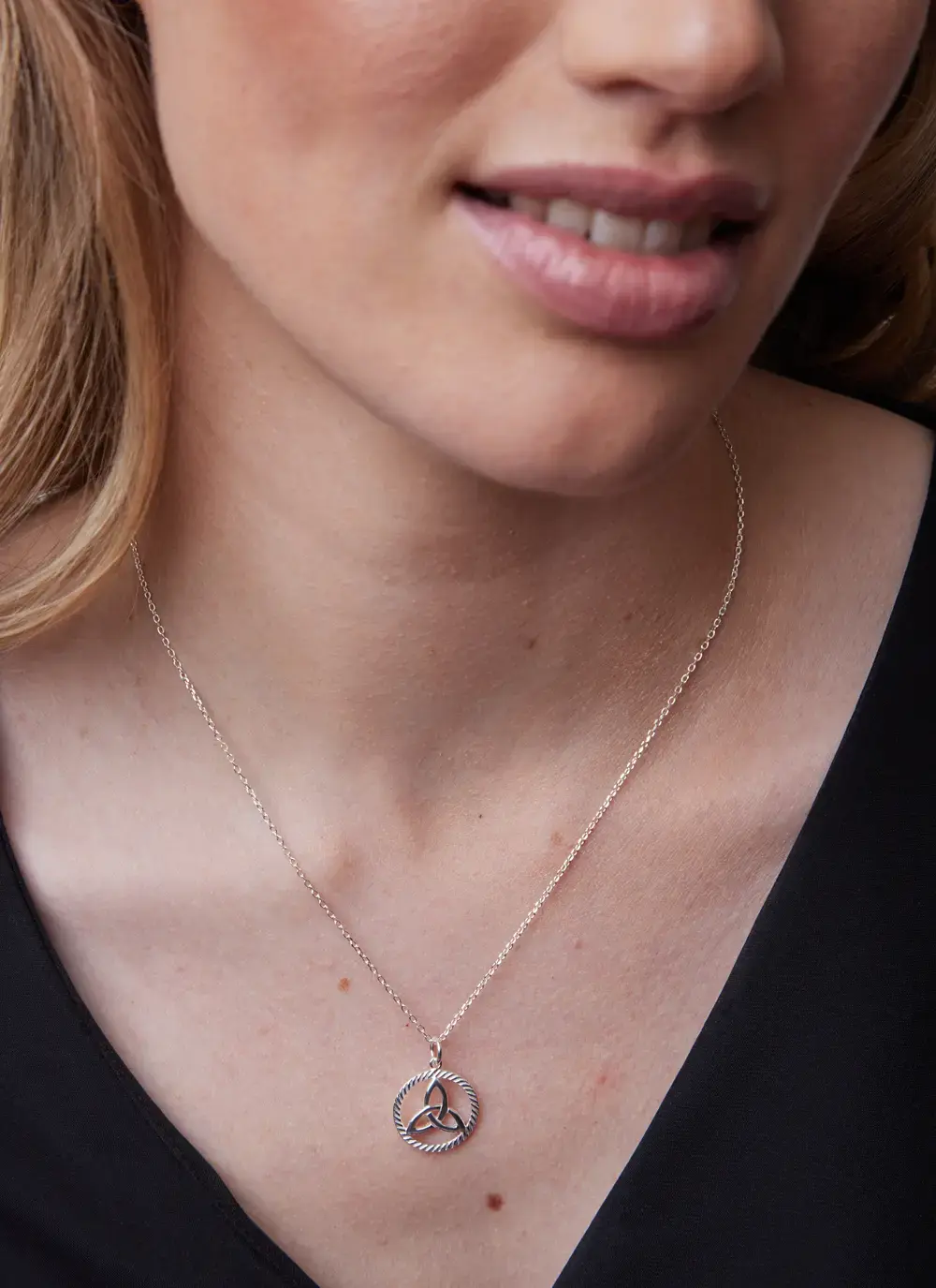 Delicate Trinity Knot Pendant in Sterling Silver With Twisted Rope Pattern