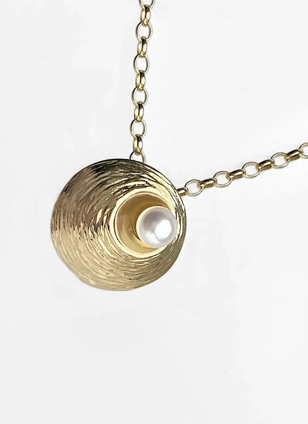 9K Gold Oyster Pearl Pendant 