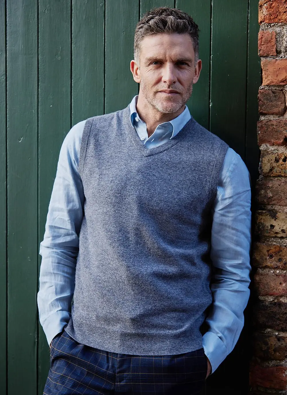 James Lambswool V-Neck Slipover