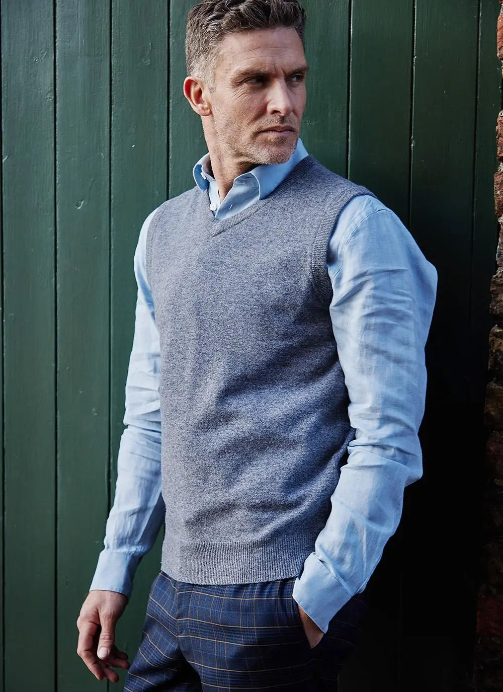 James Lambswool V-Neck Slipover
