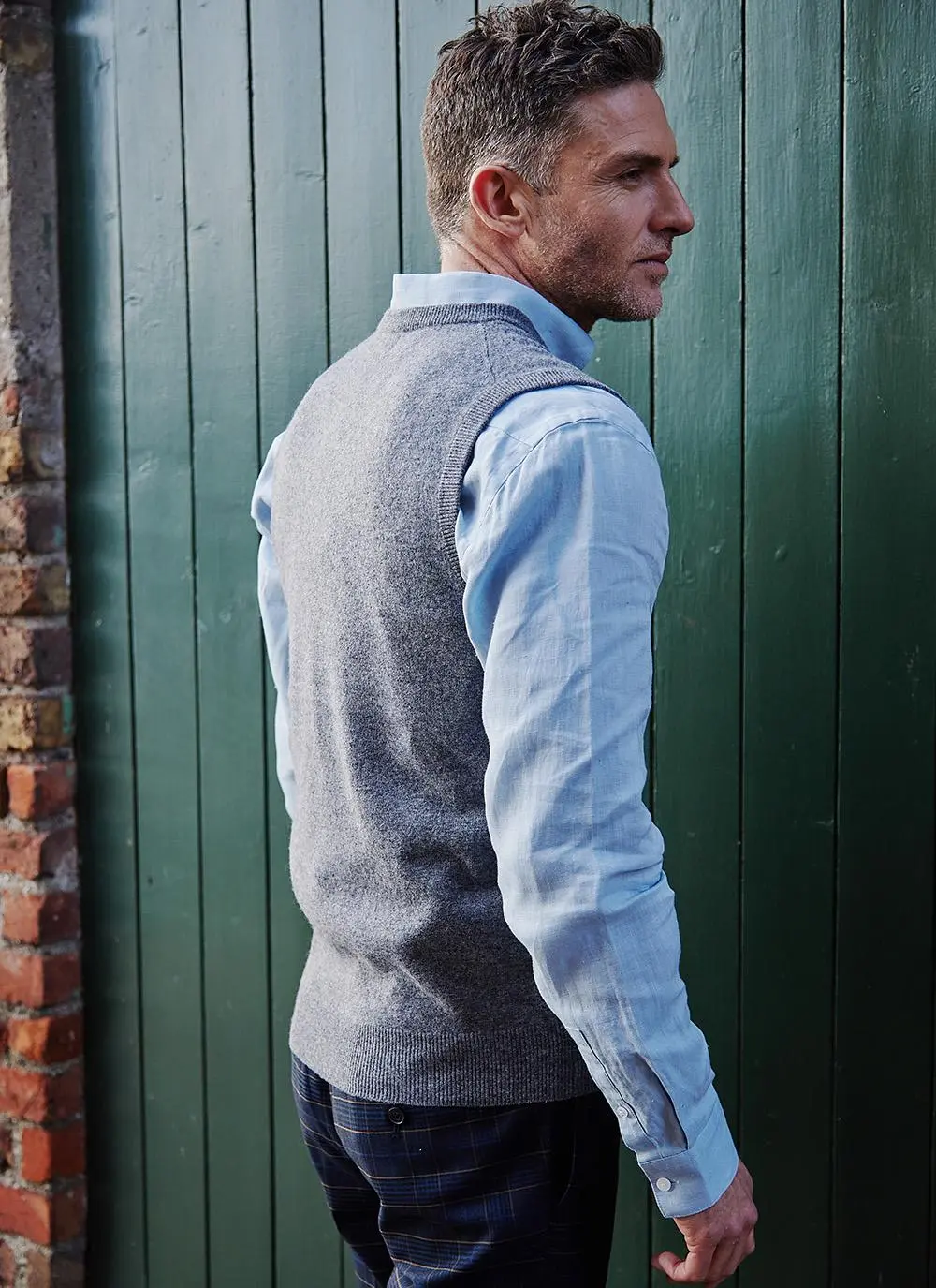 James Lambswool V-Neck Slipover