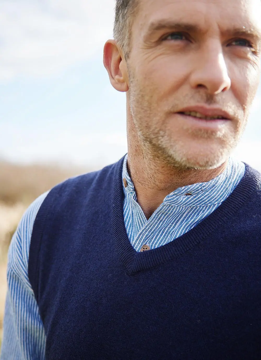 James Lambswool V-Neck Slipover