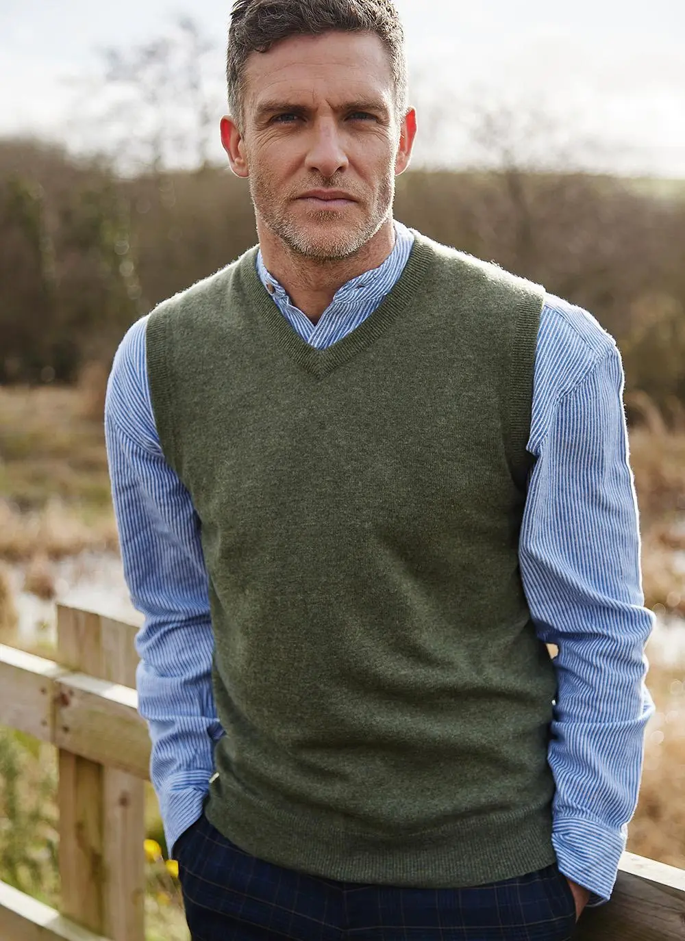 James Lambswool V-Neck Slipover