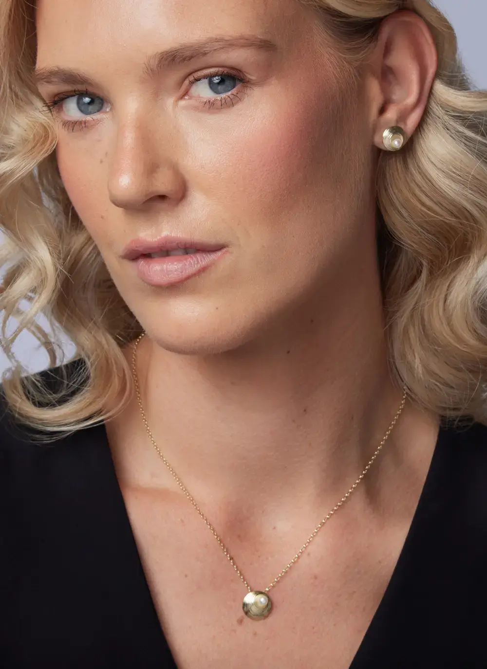 9K Gold Oyster Pearl Pendant 