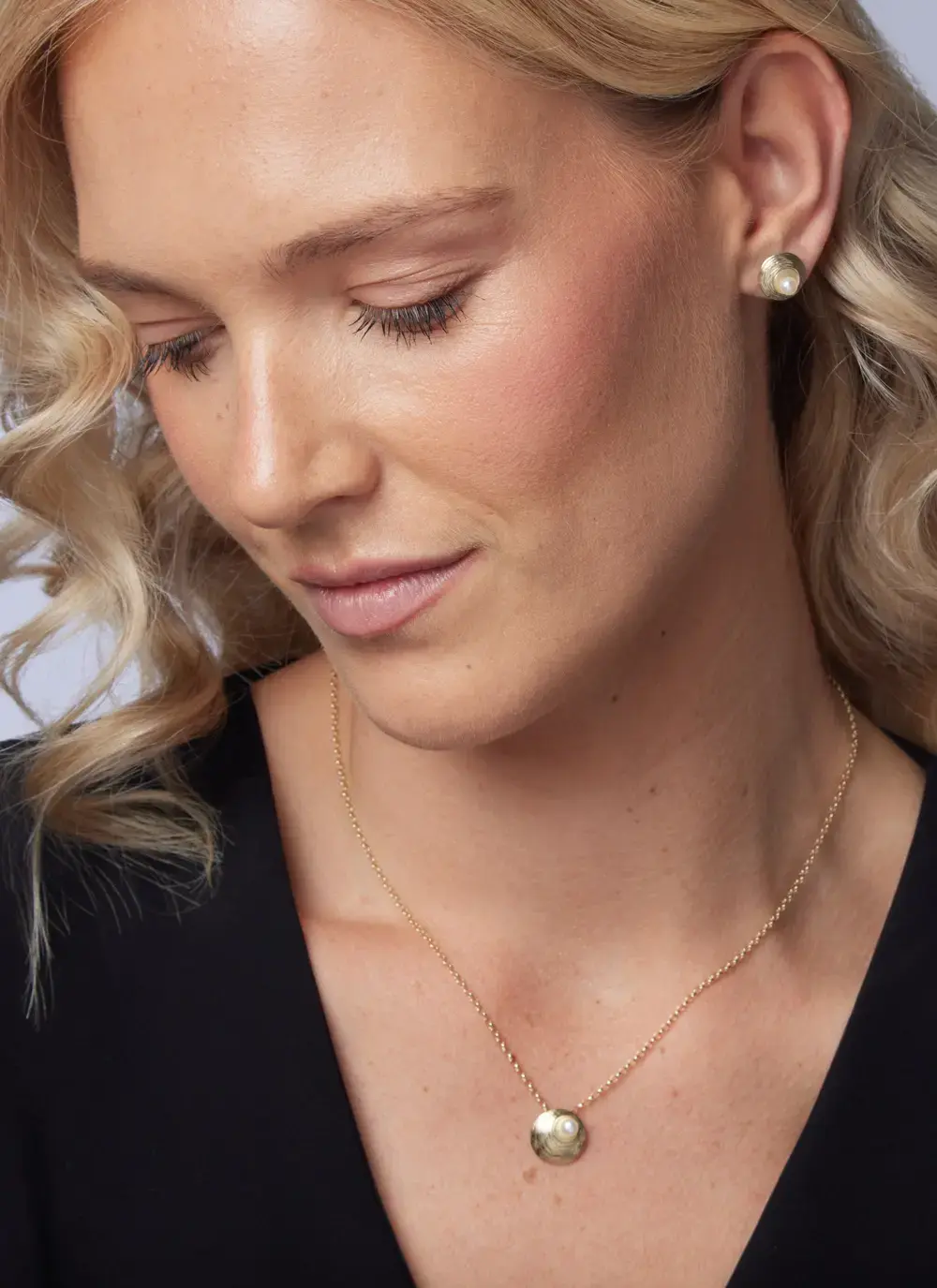 9K Gold Oyster Pearl Pendant 