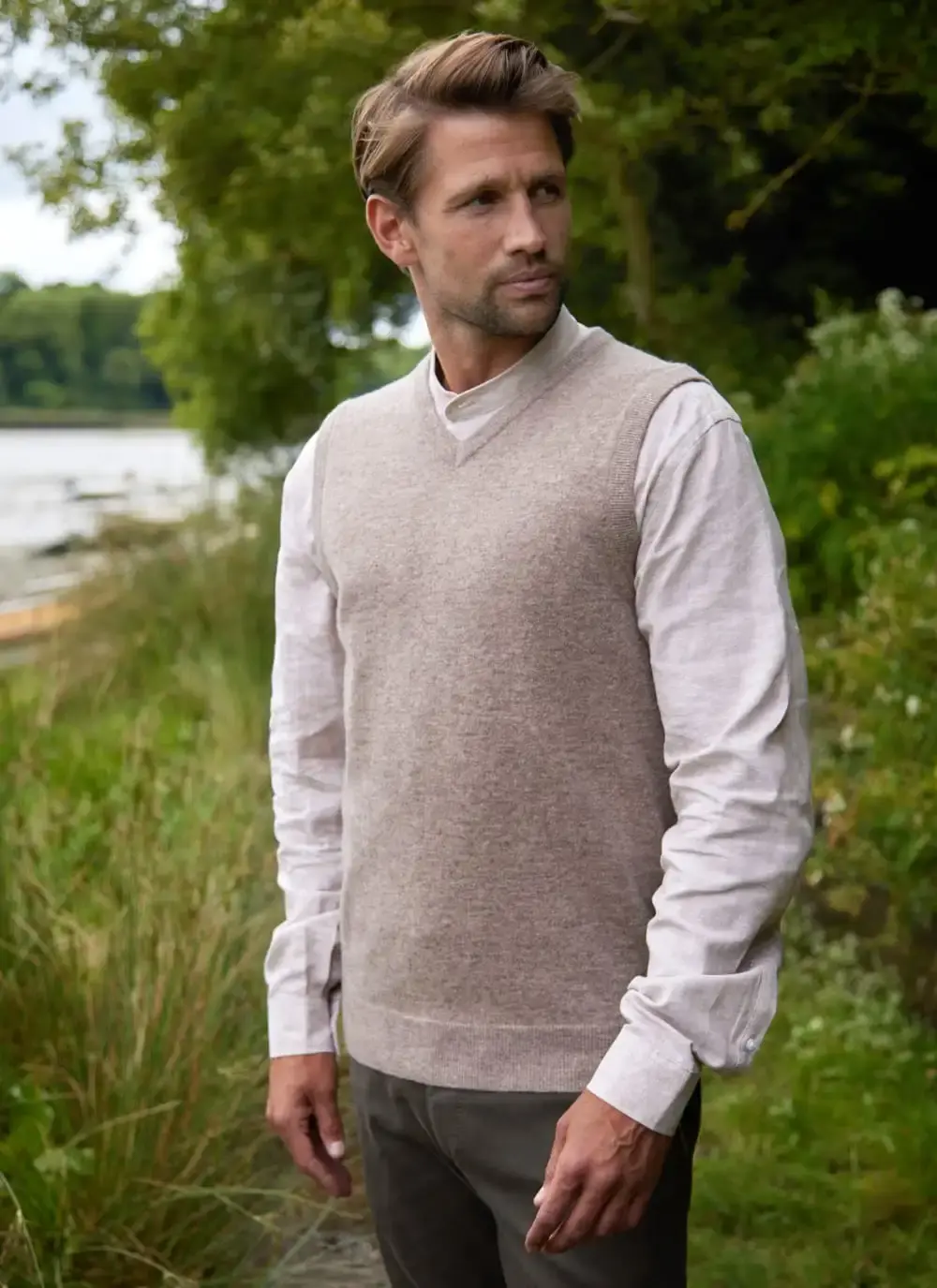 Lambswool V-Neck Slipover