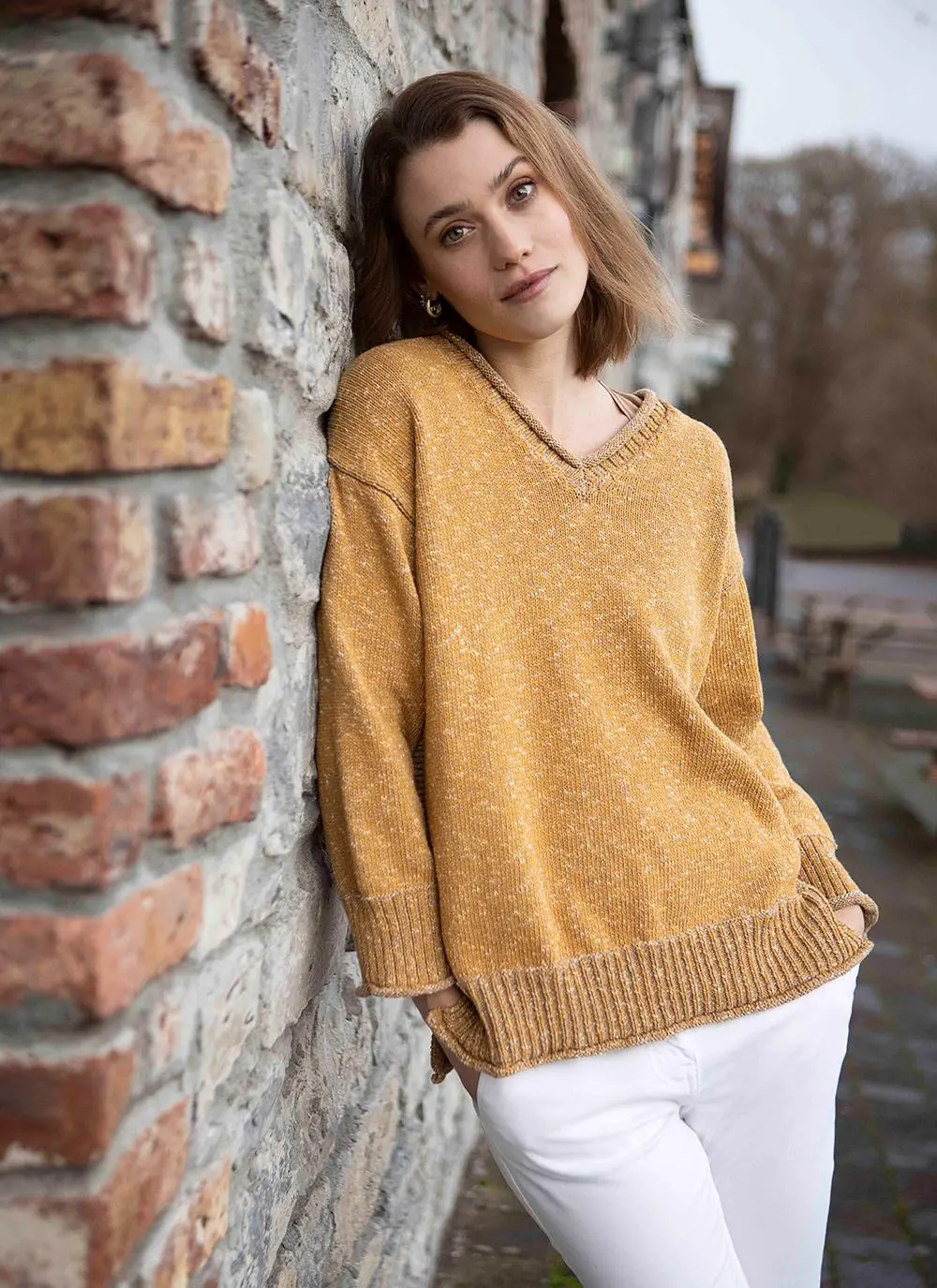 The Leader Easy V-Neck Sweater