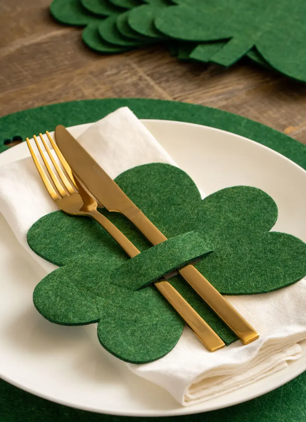 Green Shamrock Cutlery Holders & Placemats