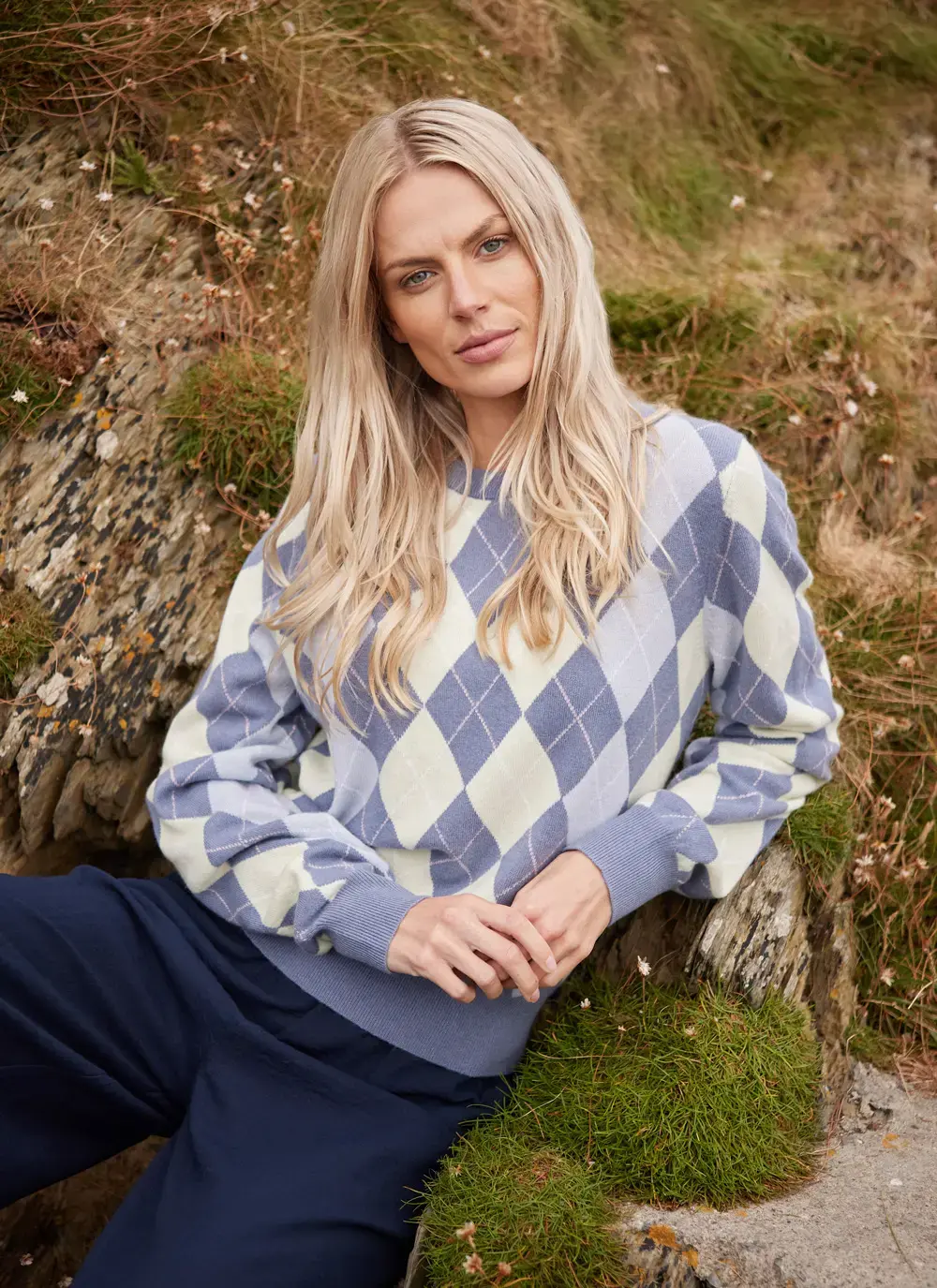 Cashmere Wool Argyle Crew Neck Sweater in Blue