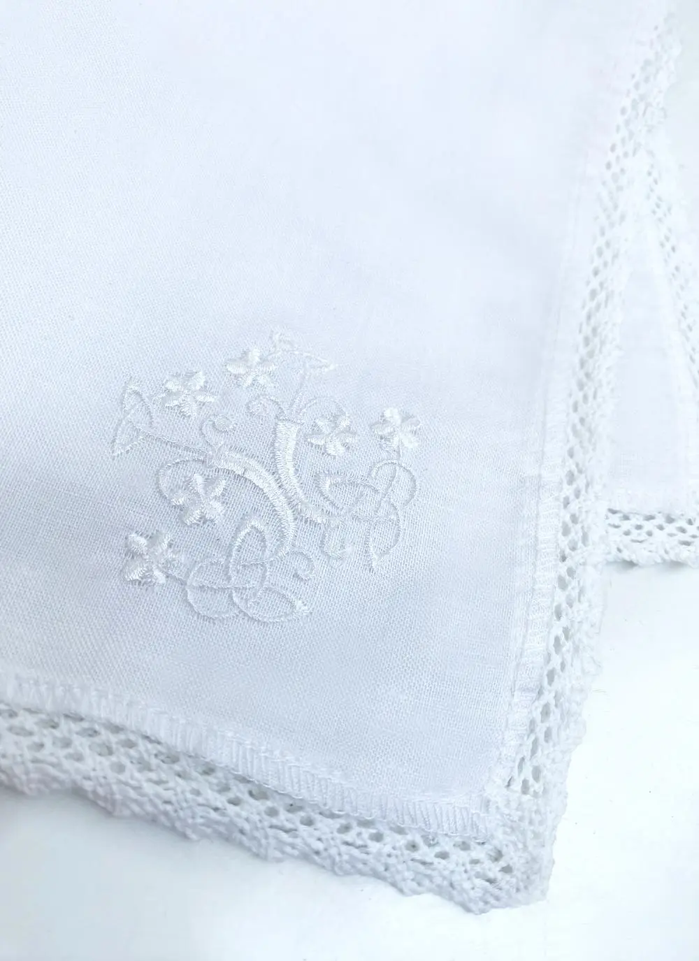 Linen placemats with tree design