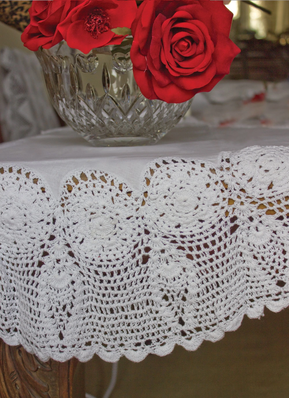 Vintage Cotton and Lace Tablecloth 36'' Round