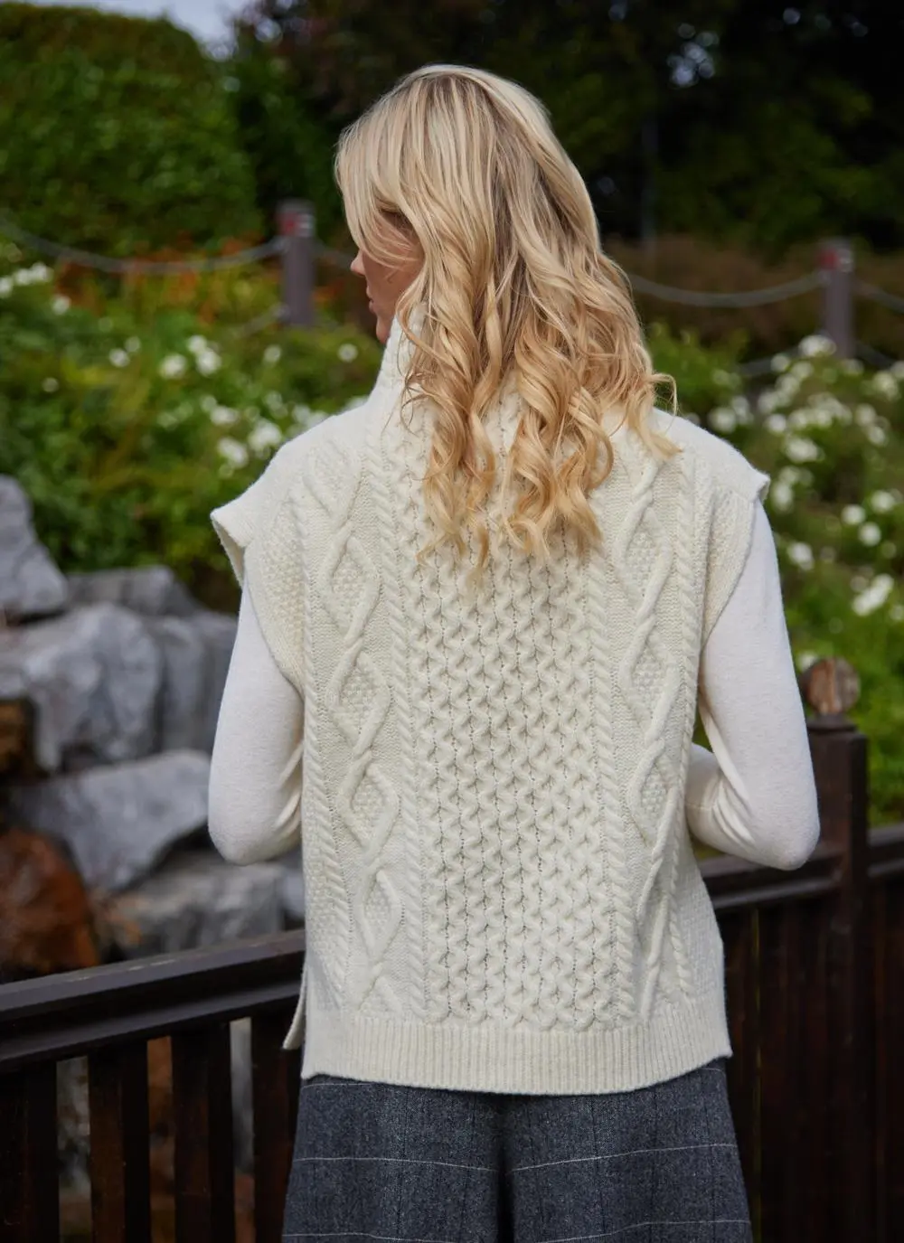 Achill Wool Cashmere Sleeveless Turtleneck Sweater