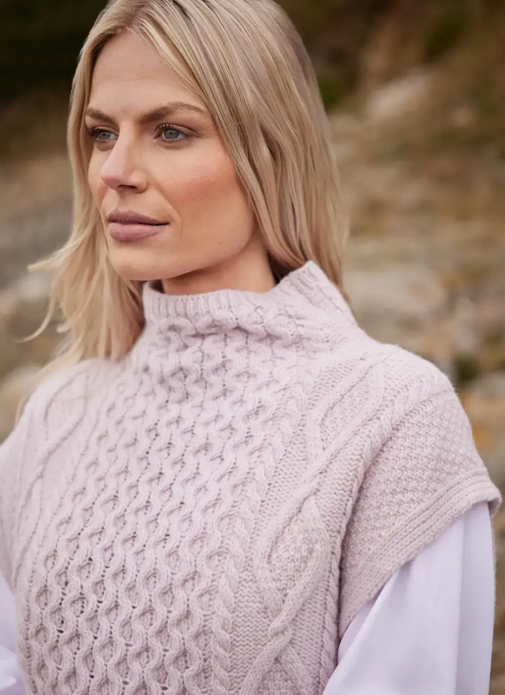 Achill Wool Cashmere Sleeveless Turtleneck Sweater