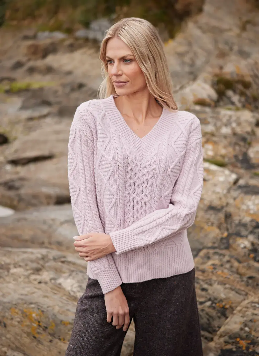 Baltimore Merino Wool Cashmere V-Neck Sweater in Pink Cable Moss Honeycomb Diamond Stitch