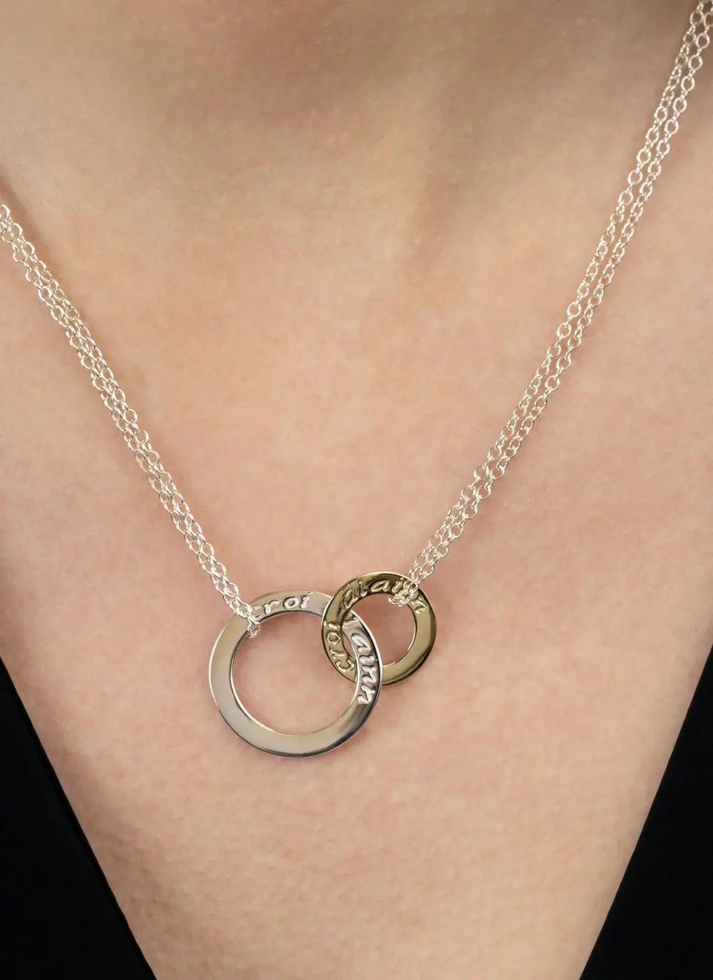 9ct Gold Engravable Round Pendant Necklace 16 - 20 Inches Chain |  Jewellerybox.co.uk