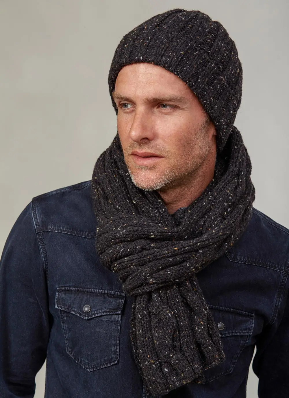 Fisherman Donegal Fleck Ribbed Beanie & Cable Scarf Set in Raven | Blarney