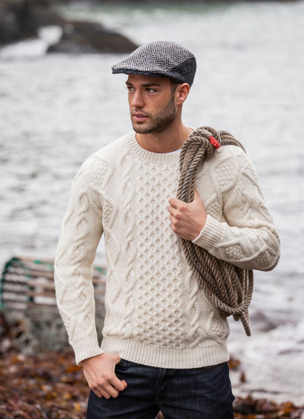 Men knitted. Свитер Aran Fisherman.. Красивый мужской свитер. Модные мужские свитера. Вязаный свитер мужской.