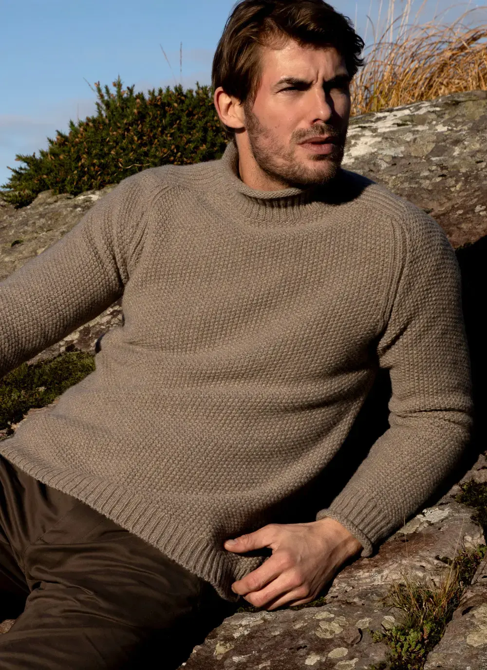 Fisherman Cashmere Seed Stitch Roll Neck Sweater in Clay