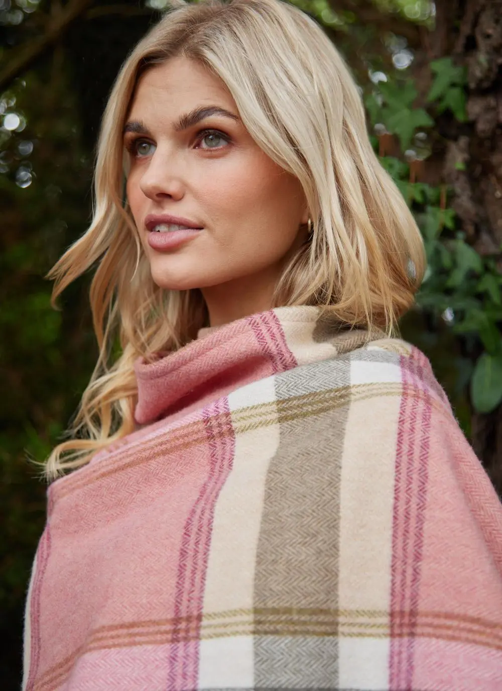 Liz Lambswool Shawl