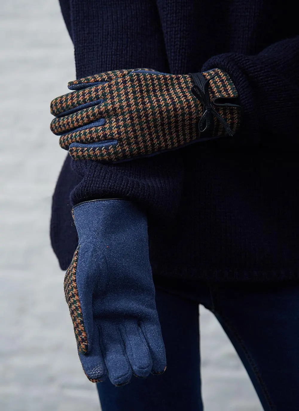 Ladies Tweed Gloves with Bow