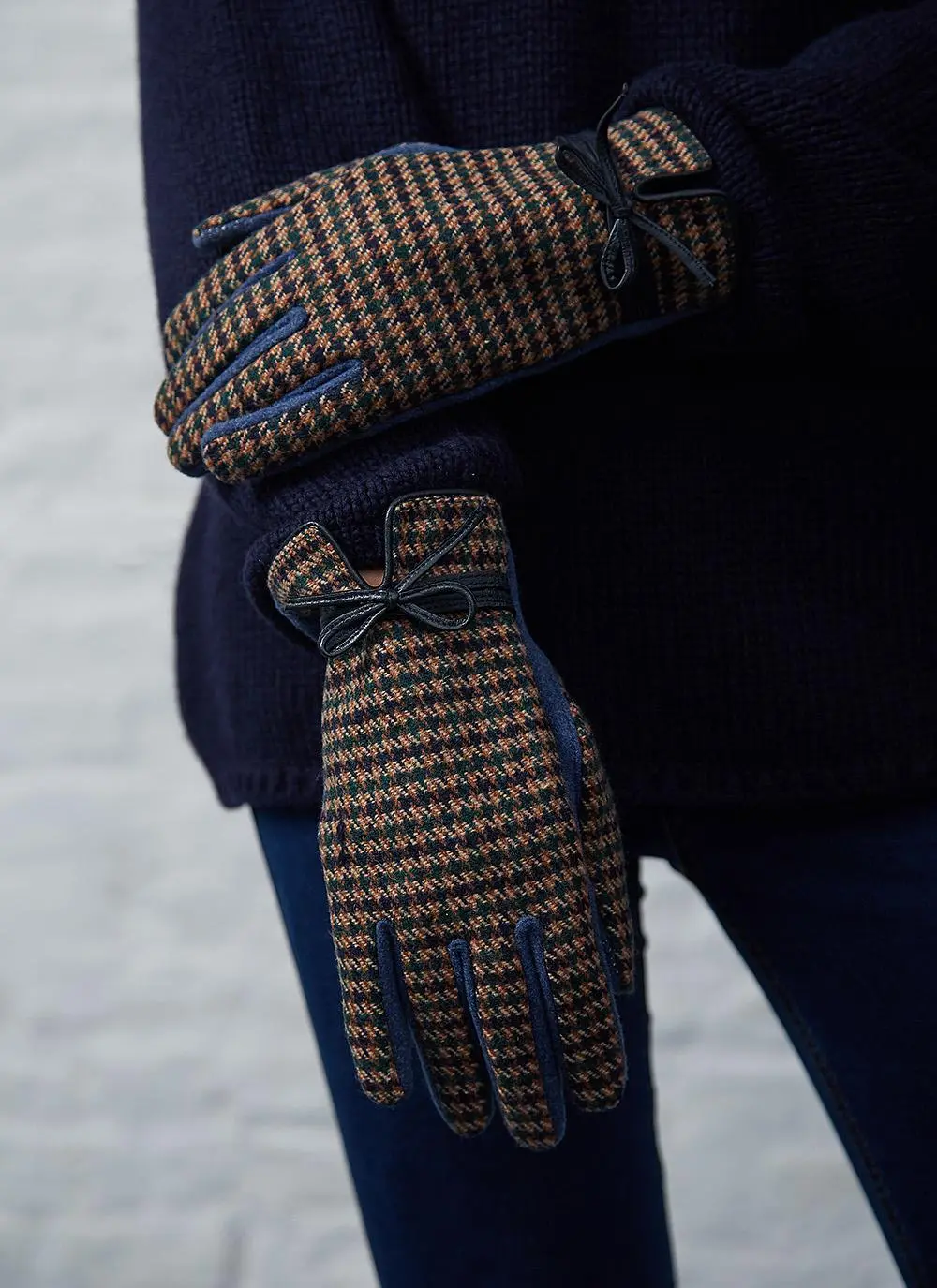 Ladies Tweed Gloves with Bow