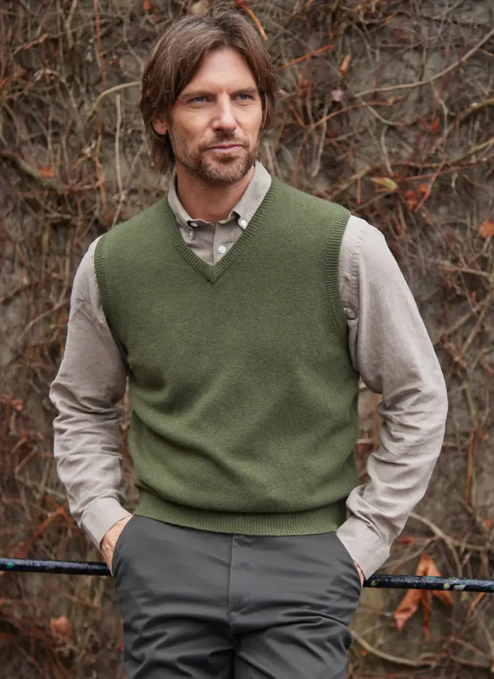 Lambswool V-Neck Slipover in Avocado 
