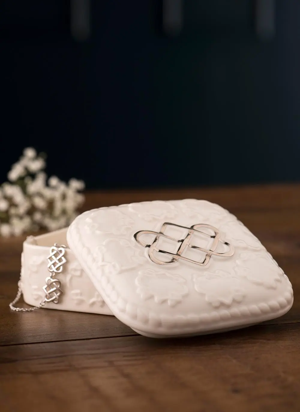 Love Knot Gold Design Gift Box