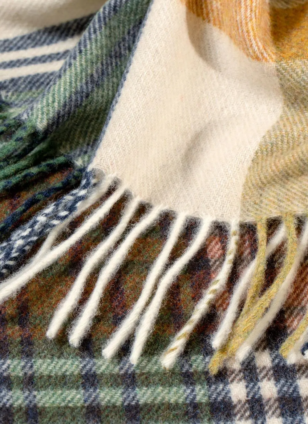 Maple Leaf Tartan Lambswool Throw
