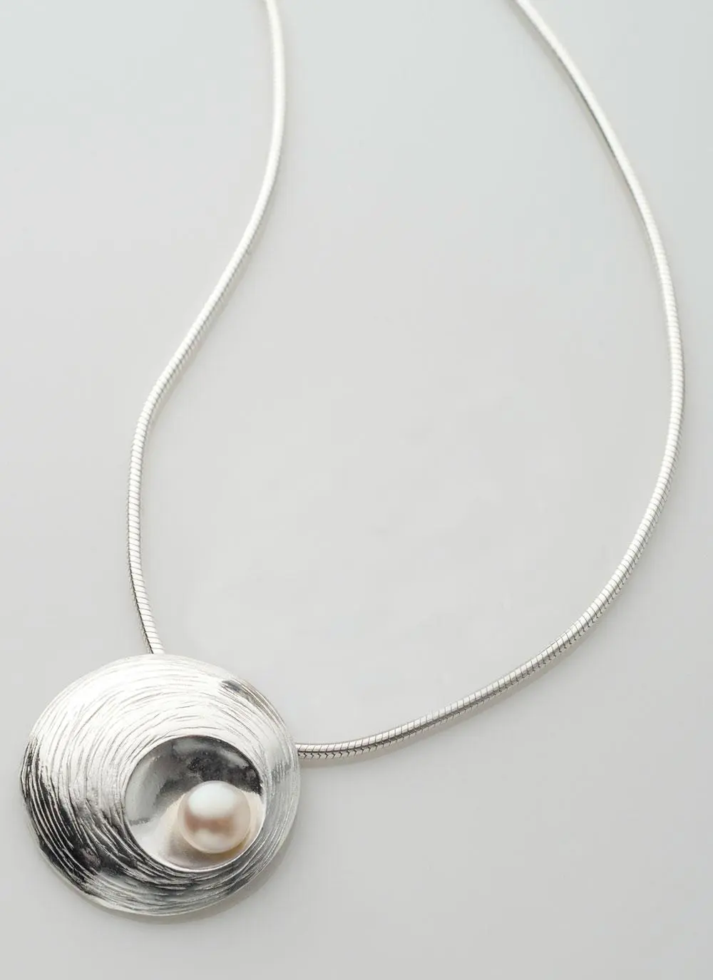 Oyster Pearl Medium Pendant