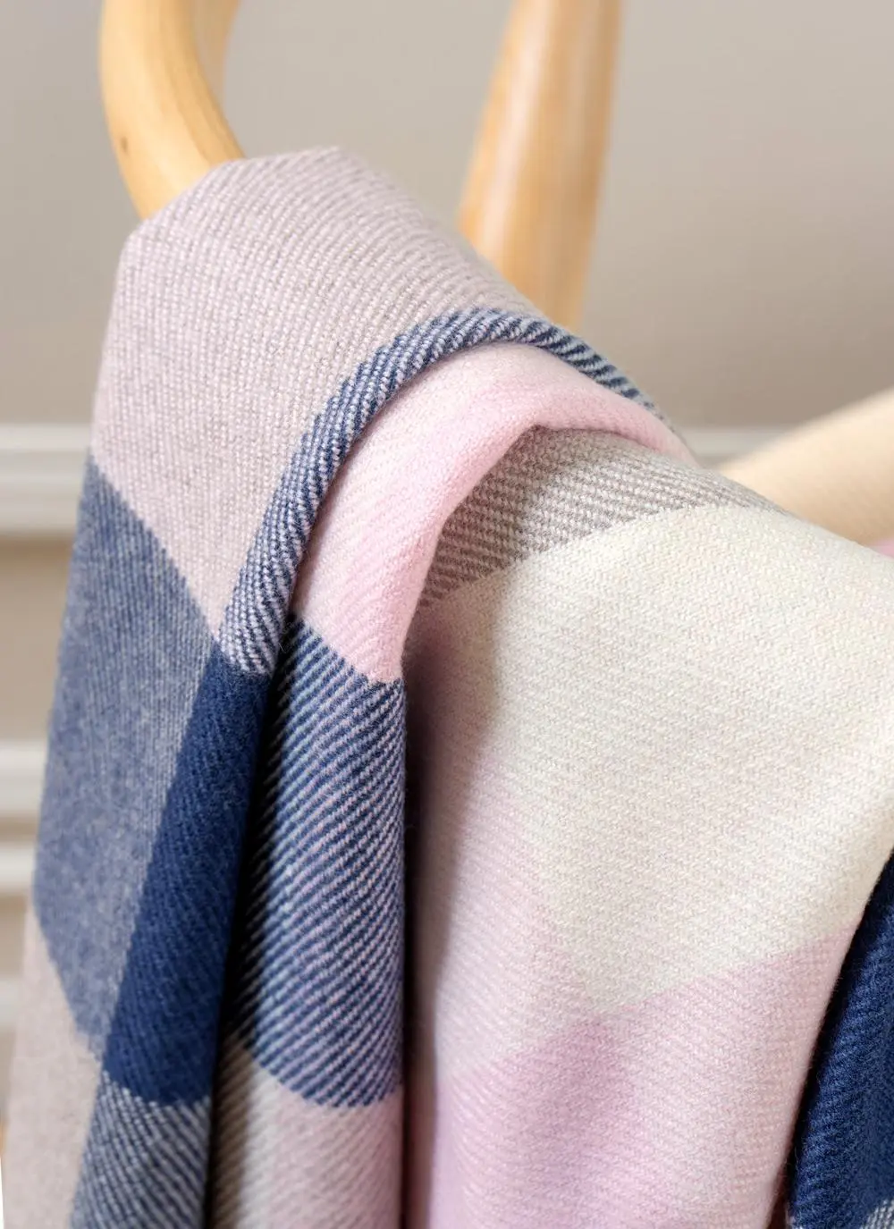 Pink & Navy Check Supersoft Lambswool Throw