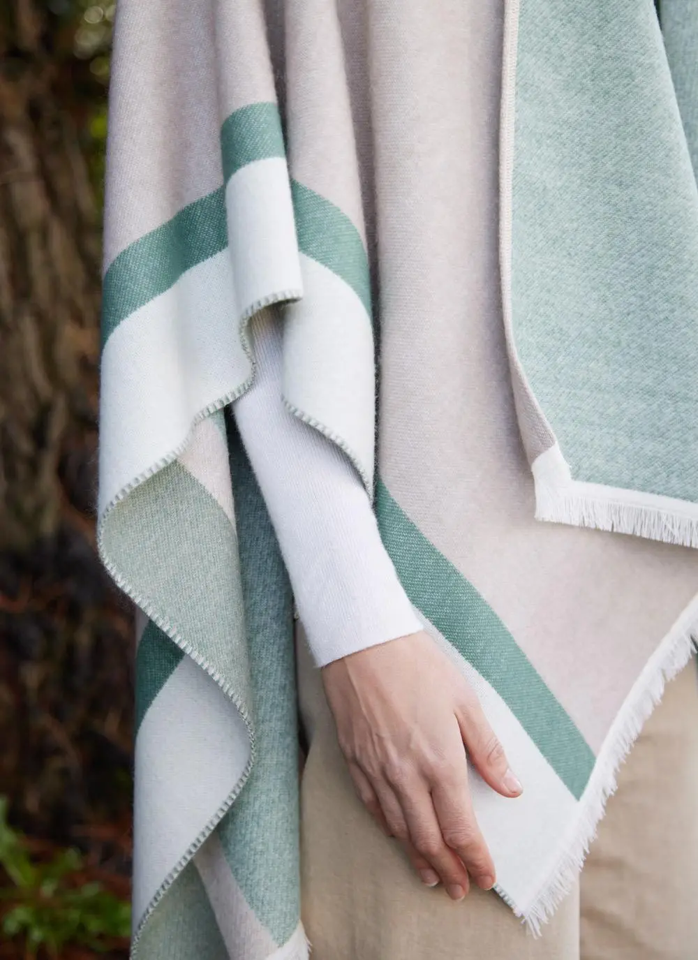 Reversible Contrast Stripe Shawl 