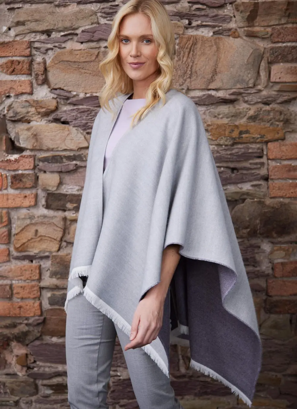 Reversible Contrast Stripe Shawl 