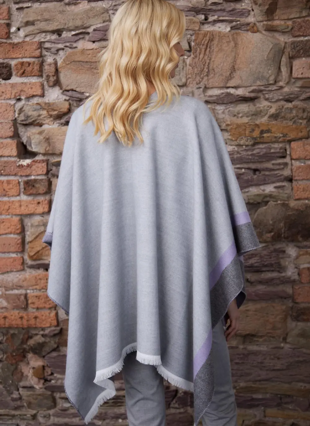 Reversible Contrast Stripe Shawl 