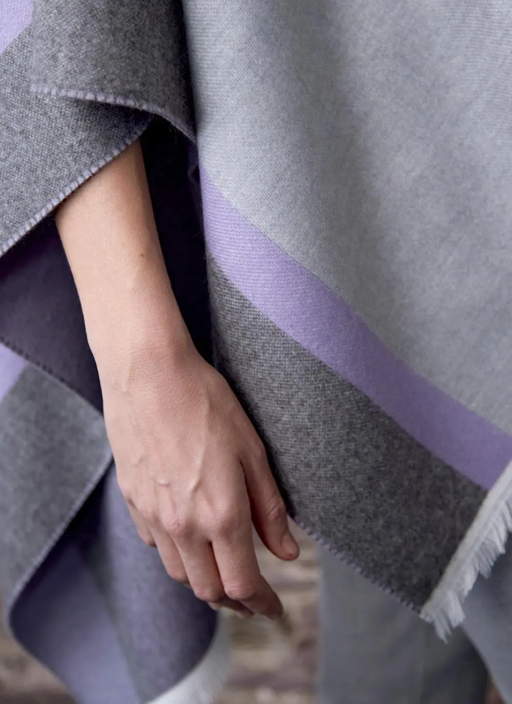 Reversible Contrast Stripe Shawl 