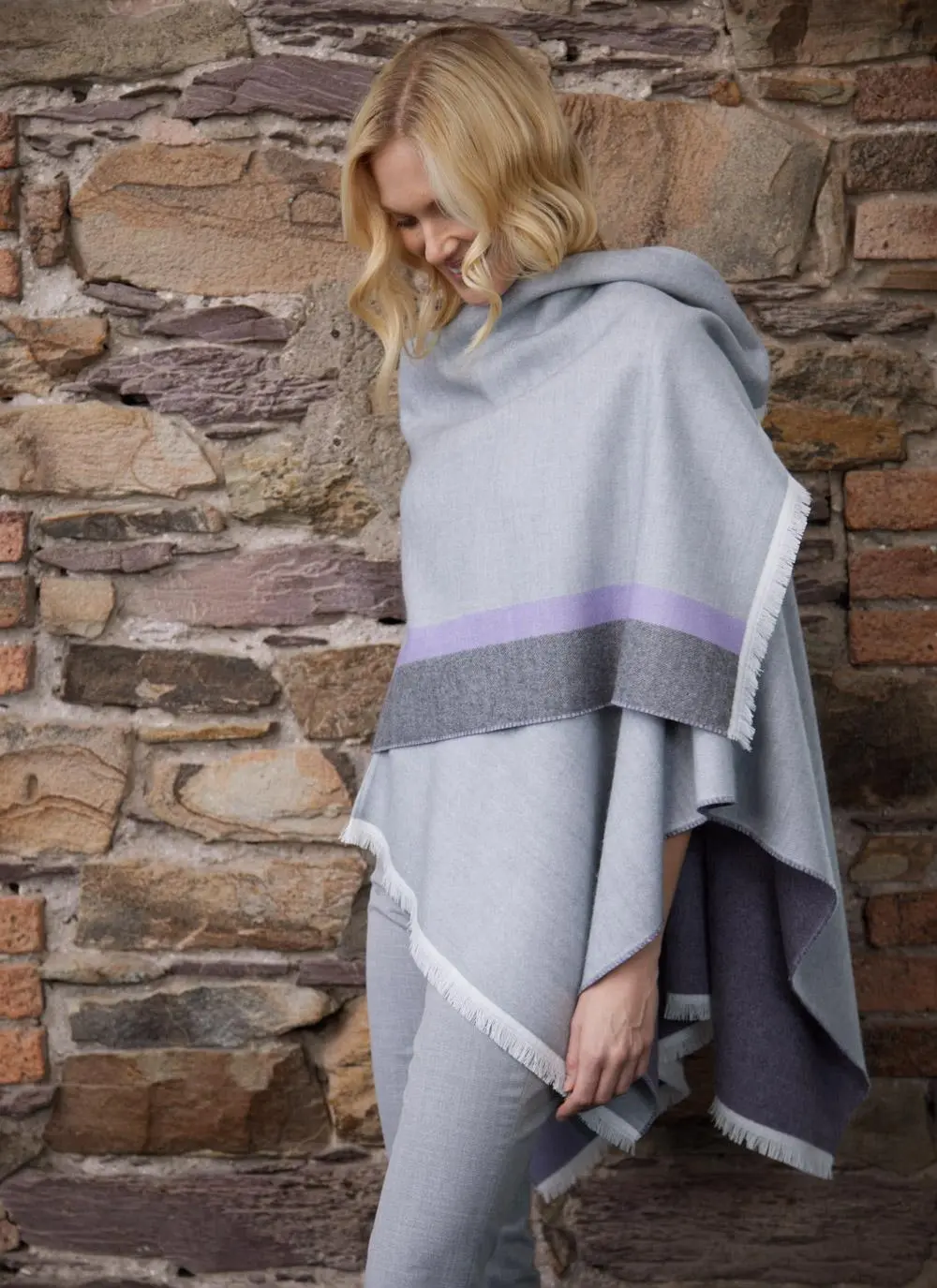 Reversible Contrast Stripe Shawl 