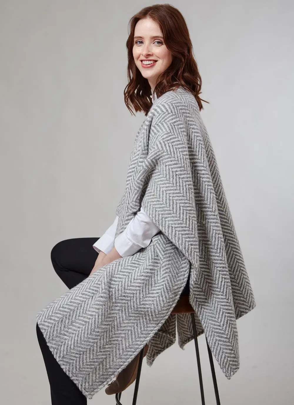 Ruana Cape Grey Cream Herringbone