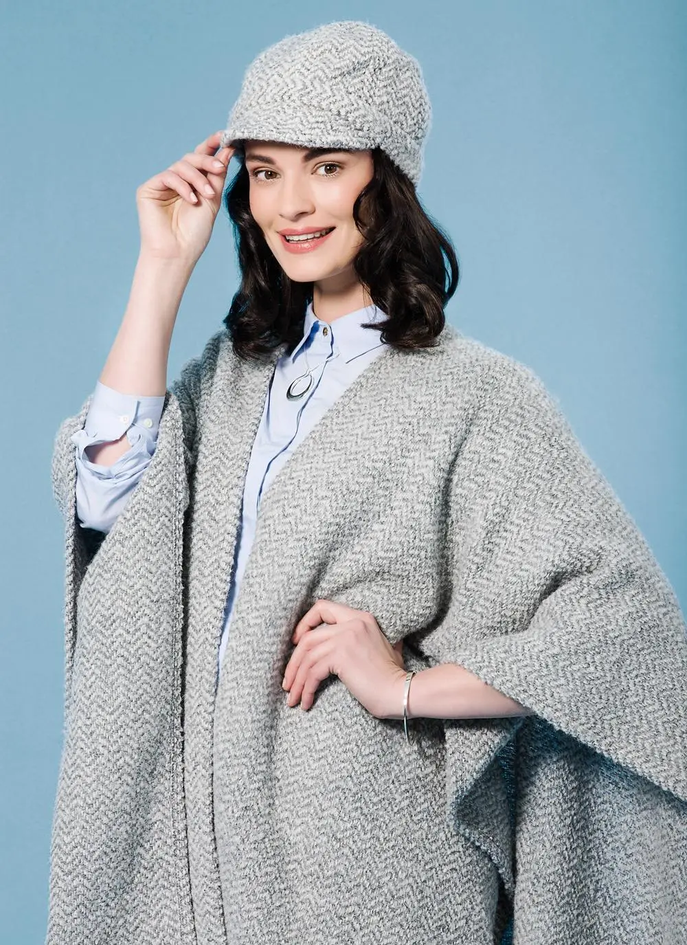 Ruana Cape Gray Cream Herringbone
