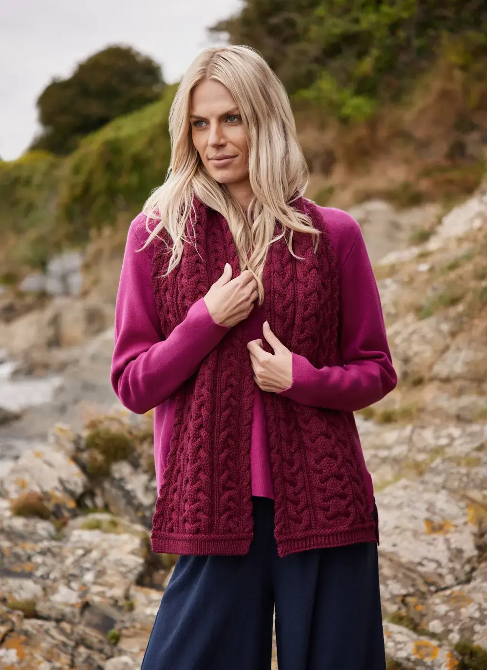 Chunky Cable Knit Scarf in Fuchsia