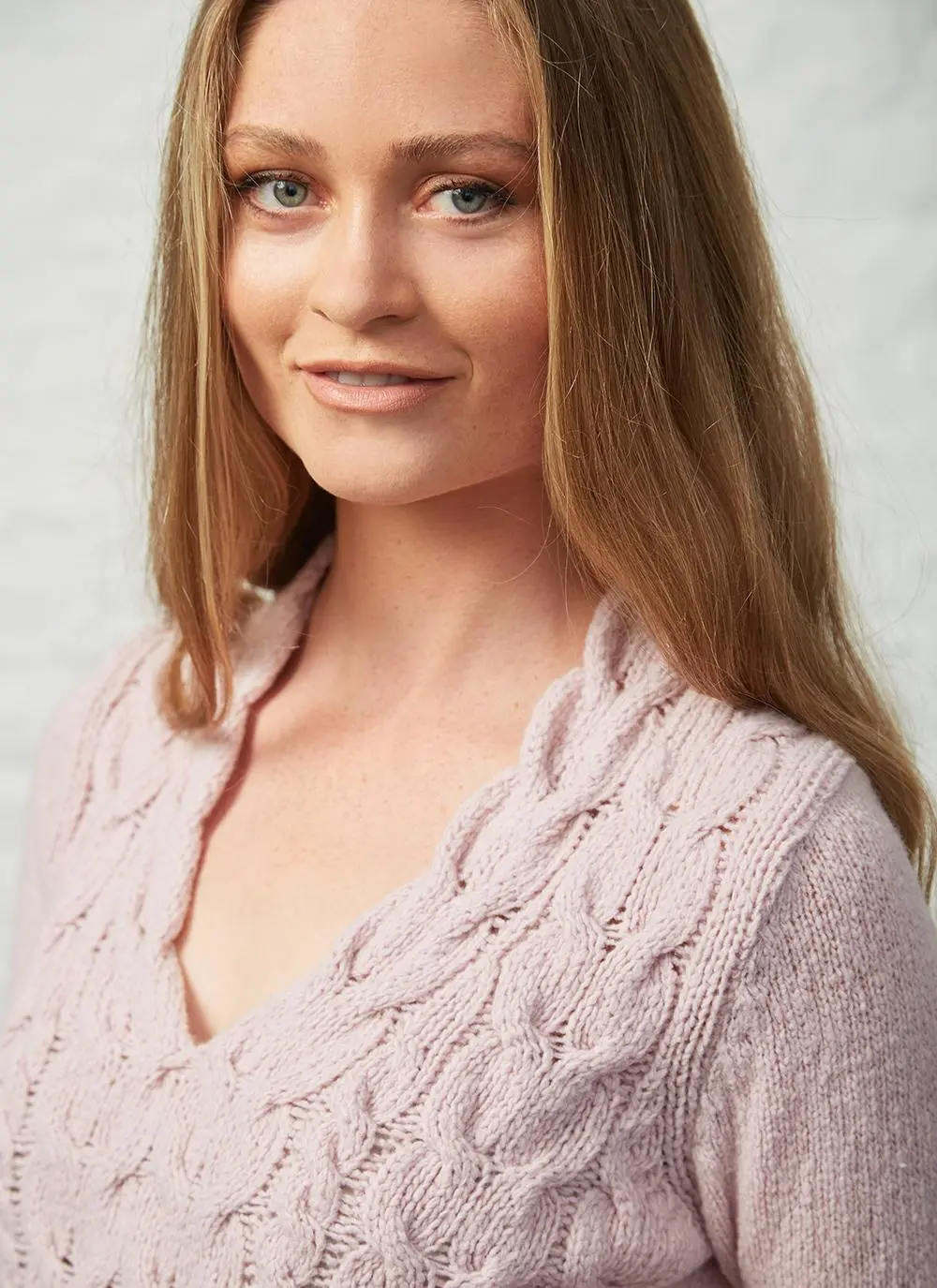 Wool Cashmere Horseshoe Cable V-Neck Sweater