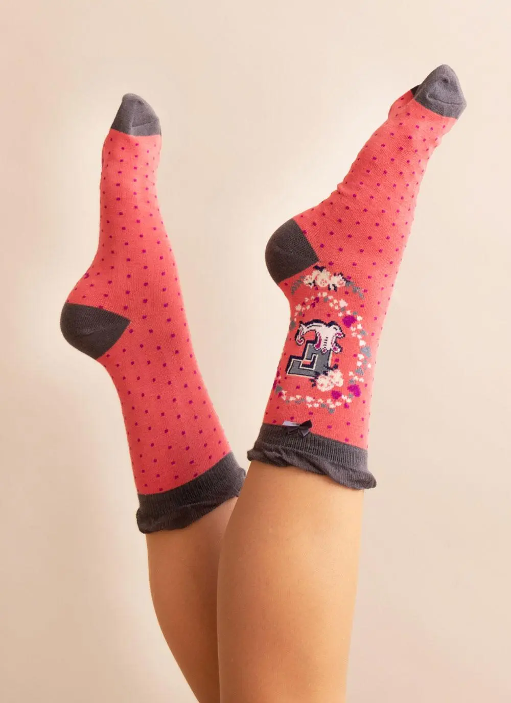 Set of 2 Ladies Alphabet Socks - E