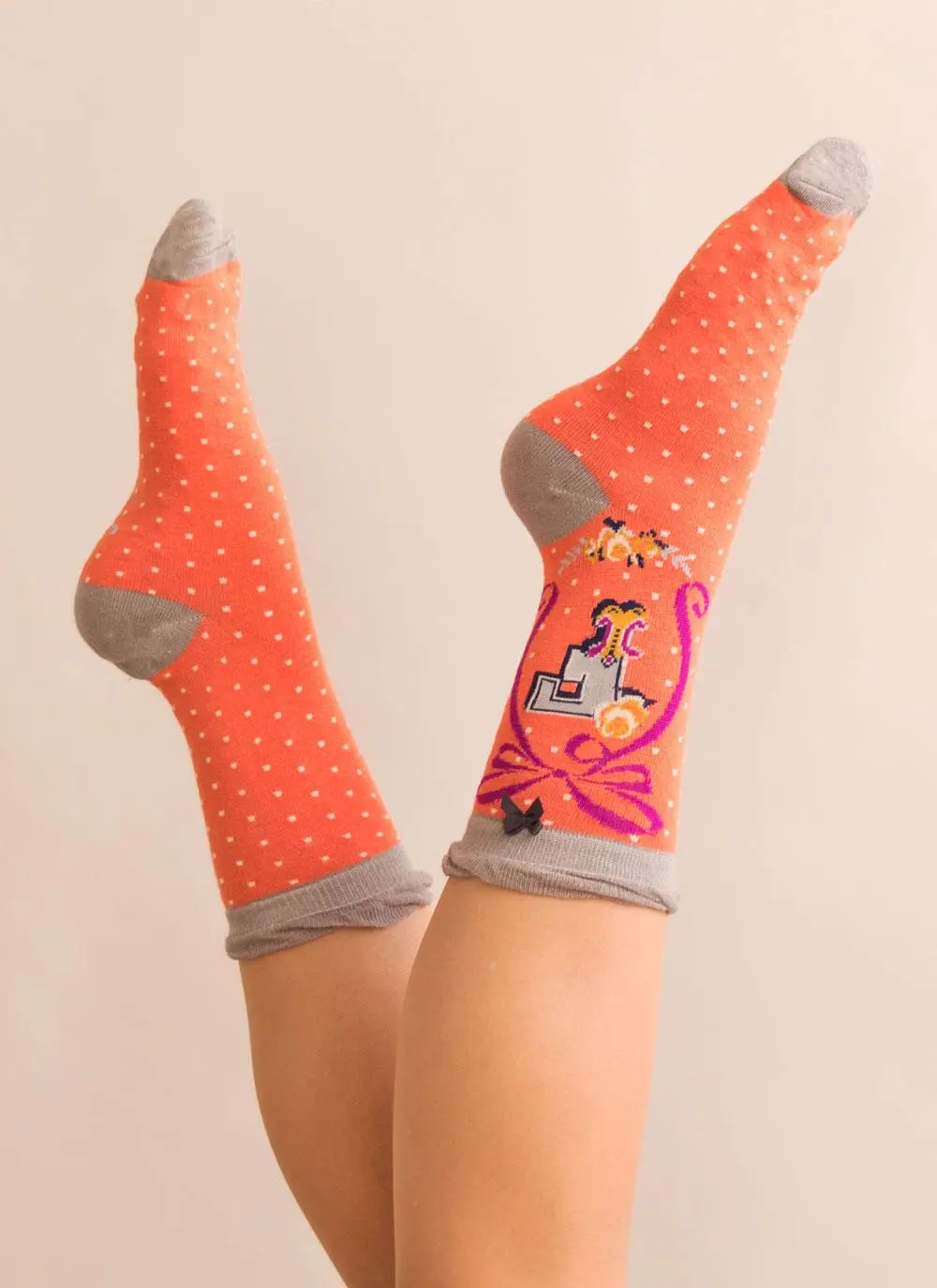 Set of 2 Ladies Alphabet Socks - F